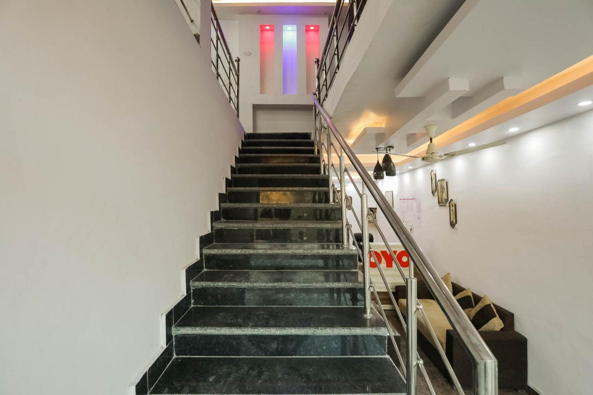 Hotel O Red Velvet Rooms & Banquet Faridabad Exterior foto